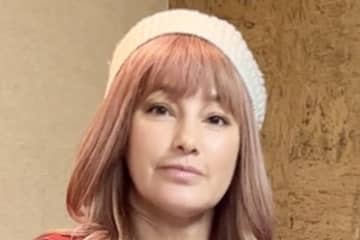 新婚・梅宮アンナ 夫にバックハグ♥幸せいっぱい2ショットに癒される！夫はアートディレクター・世継恭規氏