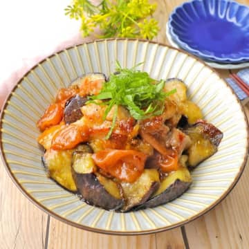 「なすと梅干しがあったらコレだよね」「さっぱりウマくてご飯がすすむ」我が家では週3でローテする人気おかずレシピ