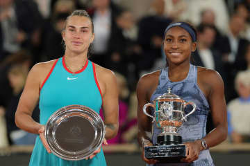 21歳ガウフがサバレンカとの頂上決戦を制し全仏オープン初優勝！「何とかやり遂げた。それが全て」＜SMASH＞