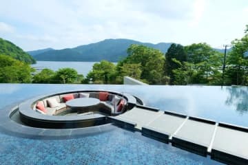 【箱根・芦ノ湖 はなをり宿泊記】天空の水盤テラスと「今この瞬間の幸せ」を満喫