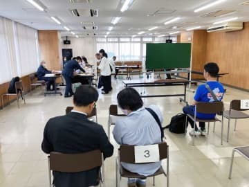 三浦市長選が告示、現職と新人の3人が出馬　8年ぶり選挙戦、15日投開票