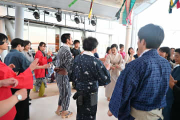 万博の最奥地で「高速盆踊り」…日本全国から伝統芸能一同に