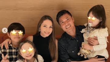 サッカー元日本代表・川島永嗣、妻の誕生日を熱烈に祝福「美しすぎる」「見惚れてしまいました」