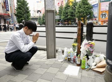 秋葉原殺傷犠牲者悼み、現場に花　7人死亡、無差別事件発生17年