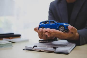 親から「3ナンバー車」を譲り受けることになりました。10年乗っている車ですが「贈与税」は気にしなくていいのでしょうか？