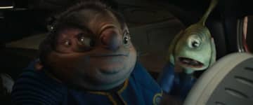 『リロ＆スティッチ』ジャンバとプリークリーの“変装”、実写版で変えた経緯「説得力に欠ける」監督が説明