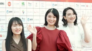 【動画】吉田美月喜、大人な雰囲気に　香椎由宇はホワイトのドレス姿でレカペ