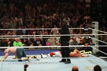 【ＷＷＥ】解雇されたＲトゥルースが電撃登場！　ロン・キリングスに改名して王者シナにベルト攻撃