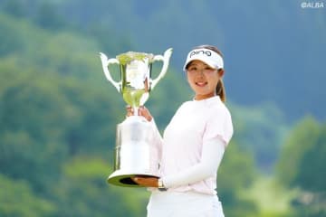 プロ2年目・高野愛姫が「64」でツアー初優勝　大会最年少V、96期生が2週連続勝利
