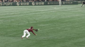 「4年連続GGは伊達じゃない」楽天・辰己涼介が超絶プレー　浅い打球も落下点に一直線で得点許さず