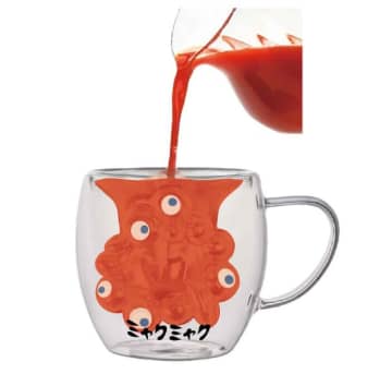トマトジュースに最適？見た目が面白い「ミャクミャク」二重グラスカップ