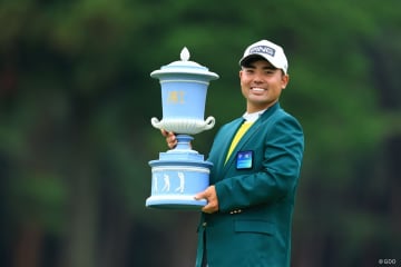 蝉川泰果が最年少で日本タイトル3冠達成 「手が震えた」プレーオフで堀川未来夢を下す