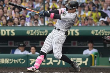 26歳が衝撃の満塁アーチ「完全に覚醒」「確信歩き最高」　甲子園は騒然…両リーグTOP17号の貫禄