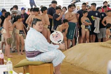 新横綱大の里、故郷・石川に凱旋　金沢の少年相撲大会を訪問
