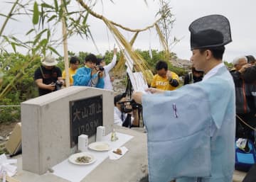大山、夏山シーズン本格化　鳥取、山頂で安全祈願