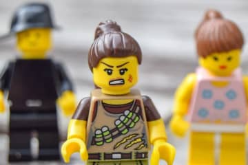 日本のコンビニで日本語が分からない母親が日本人店員とけんかした―中国人男性