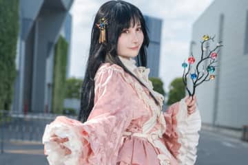 【コスプレ】生地をたっぷり使った衣装の絢爛さに目を奪われる！月の姫「蓬莱山輝夜」の優雅な美しさを見せる人気レイヤー【写真8枚】