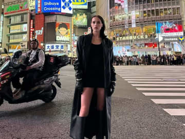 フィギュア五輪女王が渋谷に降臨！千葉ロッテのユニホーム姿に騒然とするファンも「ピンストライプシャツ着てる」「ロッテ推しなん？」