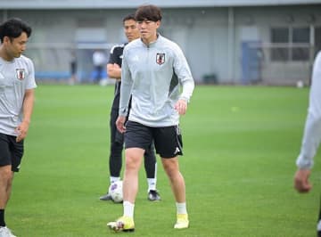 日本代表初選出の24歳MFが練習で負傷、病院へ直行。３人目の離脱者が出ればさらなる痛手