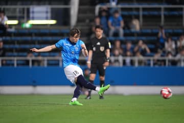 横浜FCが3点差をひっくり返しクラブ初の8強進出！…C大阪は退場者響く　PK戦を制した広島も勝ち進む／ルヴァン杯・プレーオフラウンド第2戦
