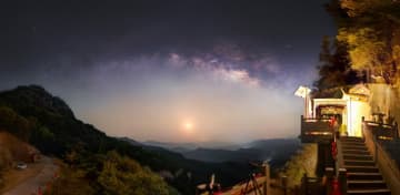 中国の星空写真家がカメラに収めた「銀河の目」