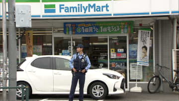 コンビニに“刃物”持った男が「レジの金を出せ」何も取らずに逃走　20代・身長170cmくらいでクロの上下に白いマスク　東京・小金井市