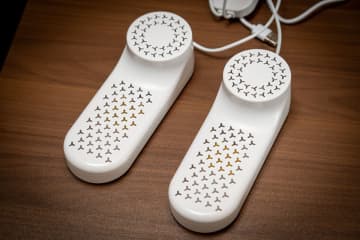 ダイソーで見つけた「1100円のコレ」が雨対策に最高　ちなみに受話器ではありません…