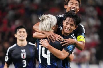 ｢クボくーん、なのにナガトモって言われてましたよ｣日本代表・久保建英の“長友いじり”が話題！｢長友と久保の絡みかなりすき｣｢10番になっても変わらず面白い｣の声