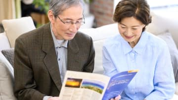 65歳で現役を退いた元教員「夫婦で年金月38万円では足りない」大誤算！夢の「家族で海外旅行」も諦めたワケ
