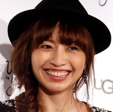 片瀬那奈の「半芸半勤」に集まる「微妙」の声…週5勤務のかたわらインスタで情報発信