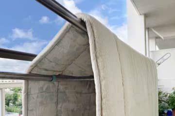 布団に溜まった湿気を逃がすには　天日干ししにくい梅雨でも清潔に保つ方法　プロが解説