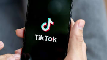 TikTokはもはやインフラ？「バズる」だけじゃない、日本への経済貢献4,855億円の衝撃