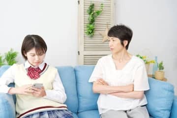 スマホは何歳から？　子どもに持たせるときのルールは？