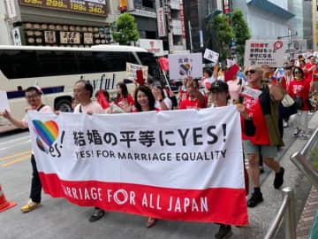 50組の同性カップルが渋谷を行進。東京プライドパレードで「私たちはここにいる」「ただ結婚制度を利用したいだけ」