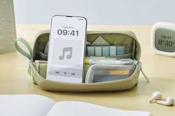 コクヨ、スマホを立てかけられるペンケース「カバコ」
