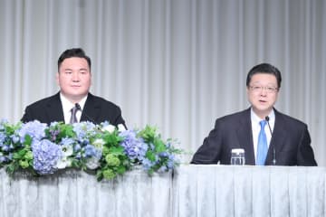 白鵬が会見「相撲に愛され相撲を愛した２５年」「外の立場から発展に力尽くす」
