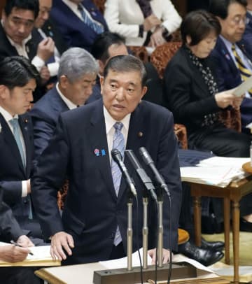 対米交渉「相互利益構築」　首相、参院決算委
