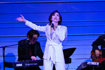 真琴つばさ、40周年コンサート開催　宝塚時代にコンビを組んだ娘役トップ登場「天使です」
