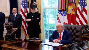 トランプ大統領がイーロン・マスク氏に警告…選挙で民主党に献金の場合「深刻な結果を招くだろう」　関係修復の考えは「ない」「大統領職に敬意を払わず非常に無礼」