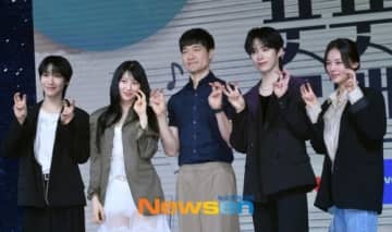 【PHOTO】ONEUS シオン＆IZ*ONE出身イ・チェヨンら「初々しいロマンス」制作発表会に出席