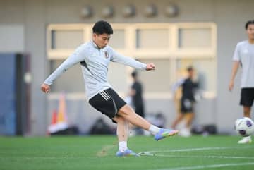 「悔しい。もうそれだけ」パリ五輪代表のエースがまたベンチ外に本音。同世代が先に最終予選初出場「刺激になった」