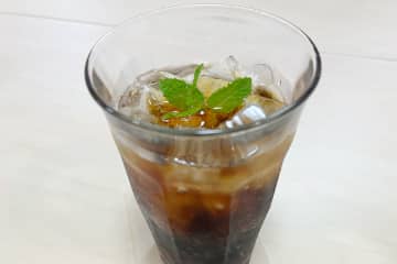 賛否「炭酸コーヒー」、上島珈琲店の冷珈ソーダは人気で復活