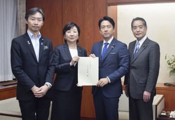 日本酒原料米への補助を要請　自民、小泉農相に決議書