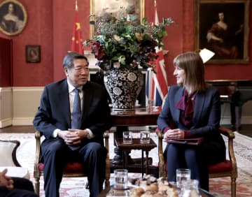 何立峰副総理、英財務相と会見