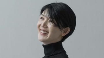栗原恵 “バッグの中身公開”に共感の声！生後5ヵ月息子のための“ママグッズ”がぎっしり「大荷物になりますよね」