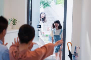 与謝野晶子の『帰つてから』あらすじ紹介。異国の地から帰った”家”には何かが欠けていた―家庭だからこそ感じる寂しさとは？