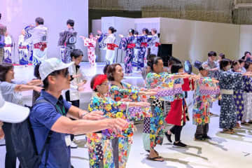 「踊り助平」たちが万博に…超参加型・郡上おどりで岐阜県の日開幕