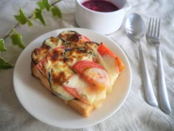 食パンがごちそうに！忙しい朝にぴったり「香ばしチーズトースト」レシピ3つ