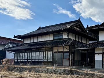 農地付きの古民家が150万円！ 眼前には桜の名所も【広島県三次市】田舎のよさと都市機能を兼ね備えたまち