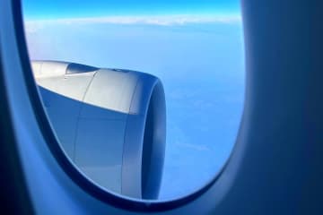 日本から帰国する飛行機内で撮影した写真に「あり得ない物」が……中国人女性「うっかり返し忘れた」